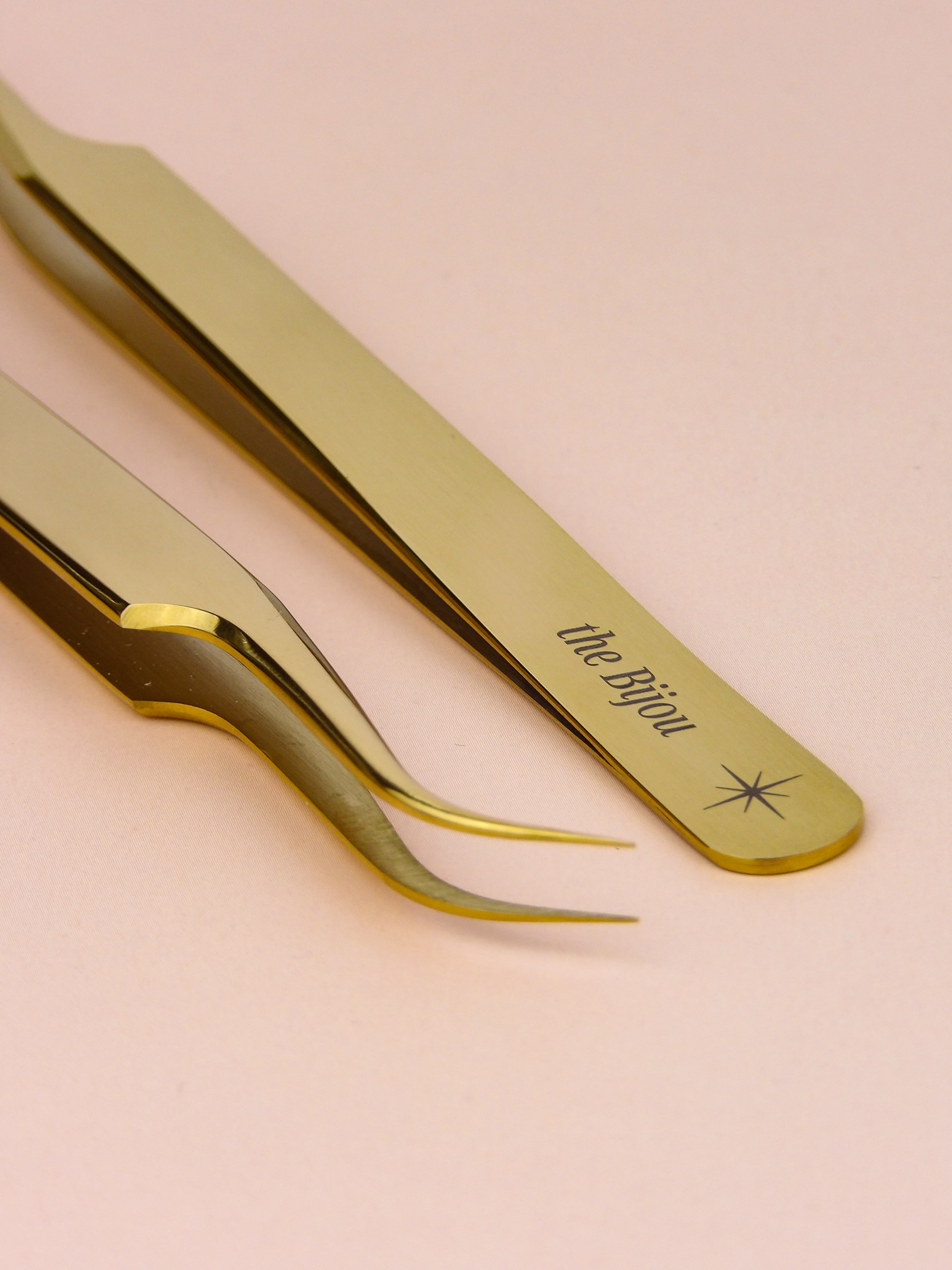 The Bijou | isolation tweezer